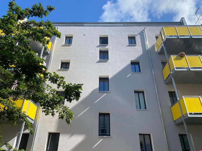 Hochwertige Wohnung mit Balkon, Wanne, Dusche, Fußbodenheizung & Einbauküche! Stellplatz möglich!